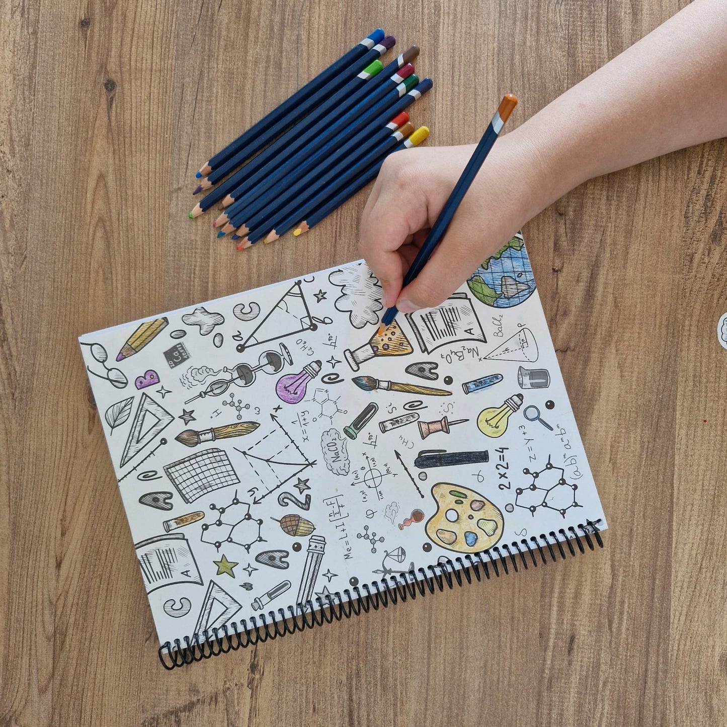 DAHİ DEFTERİM – A4 Kareli, Renklenebilir ve Kokulu Özel Defter